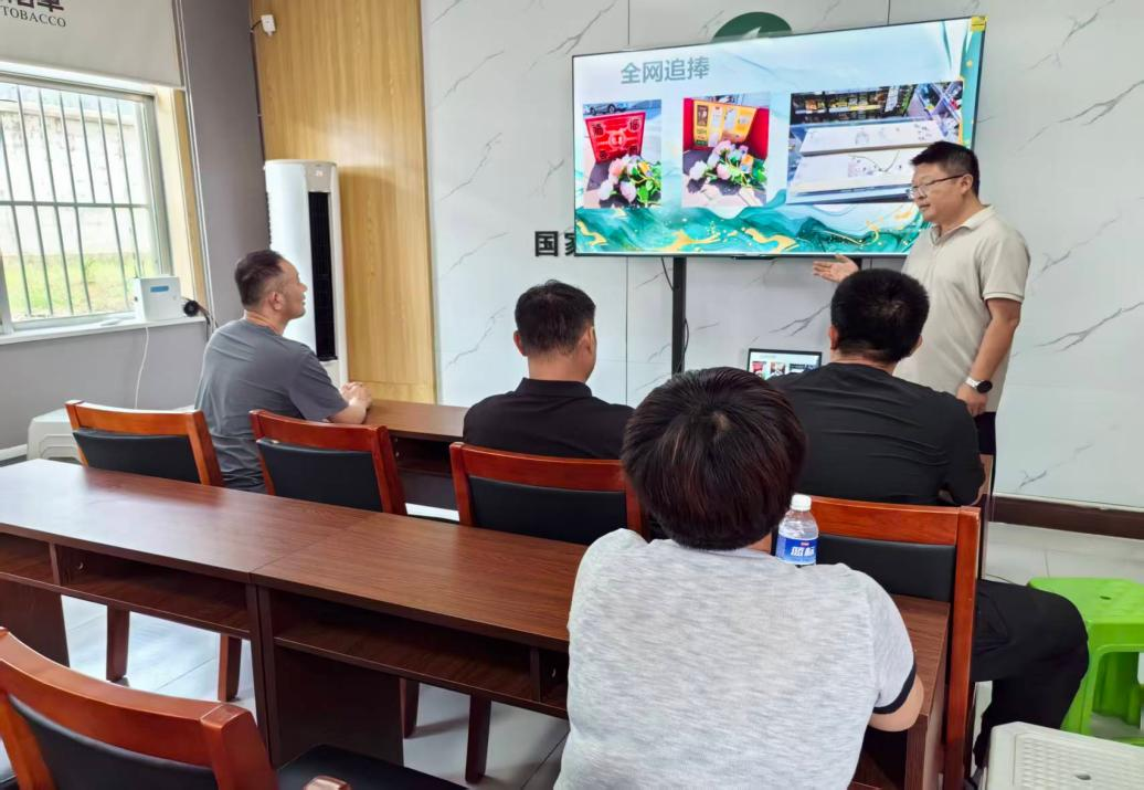 图为零售户交流活动现场（新泰烟草供图）