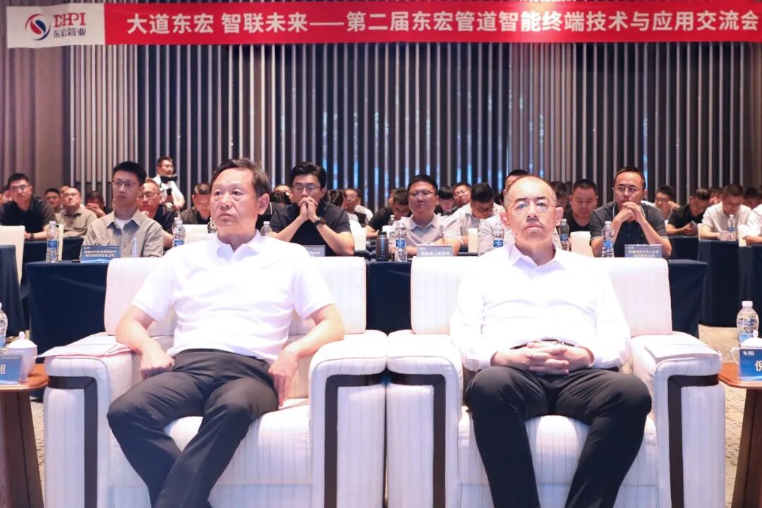 图左：